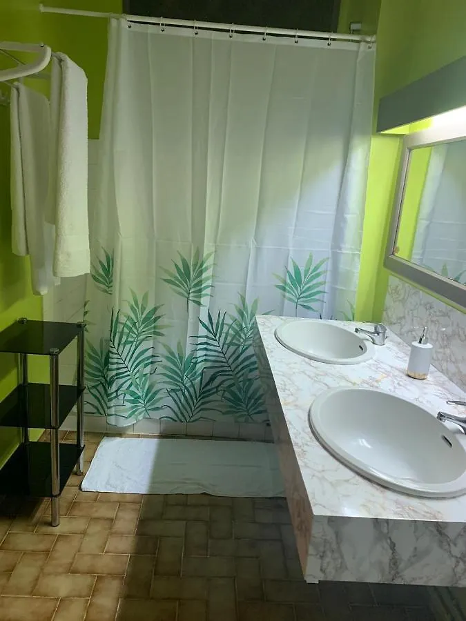 Apartment Appartement Les Pieds Dans L Eau Le Moule