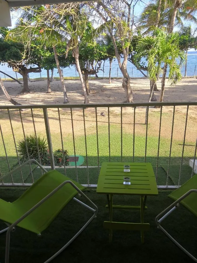 Appartement Les Pieds Dans L Eau Le Moule