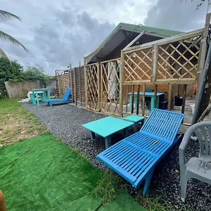 Duo D’appartement Séparé Par Un Couloir Situé Au Bord De La Le Moule